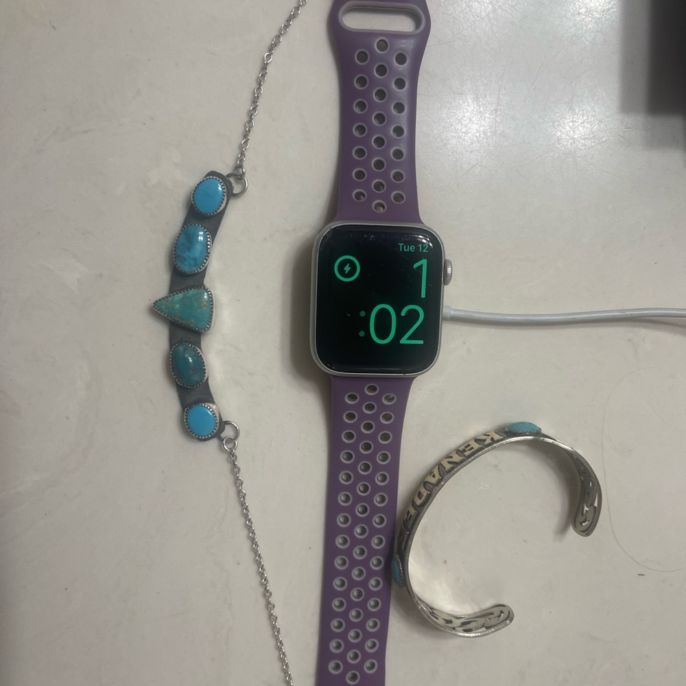 Apple Watch series 6 44mm works fine I just got the series 7